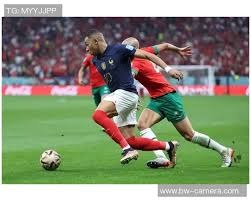 民族传统弩女子个人跪姿决赛：格桑曲珍获得一等奖